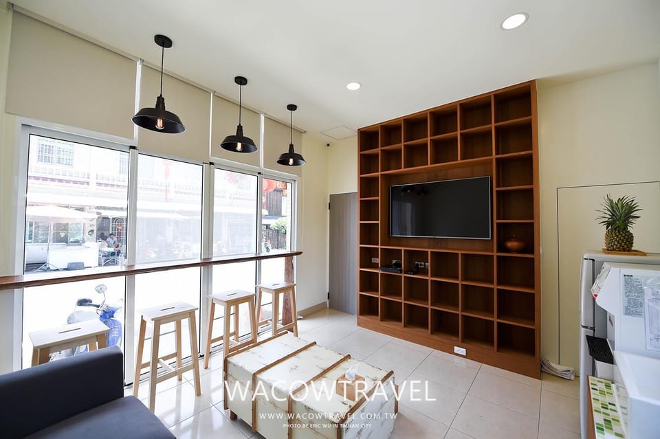 Communal lounge/ TV room, TV and multimedia, Living room, Seating area