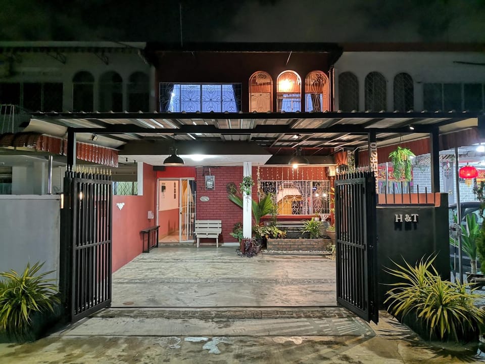Property building, Facade/entrance, Night