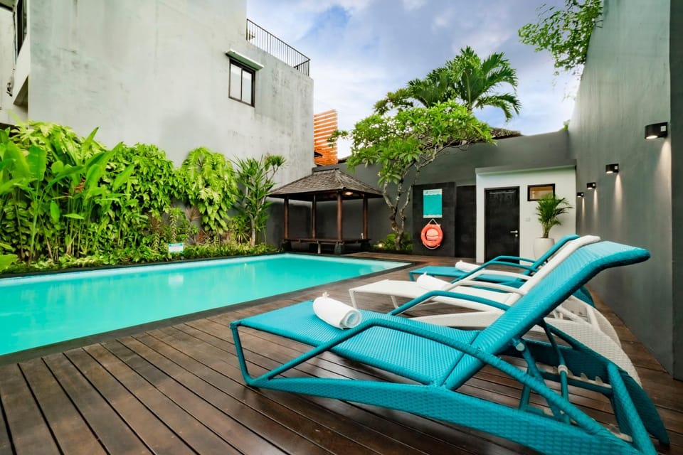 Swimming pool