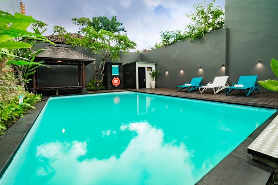 Swimming pool