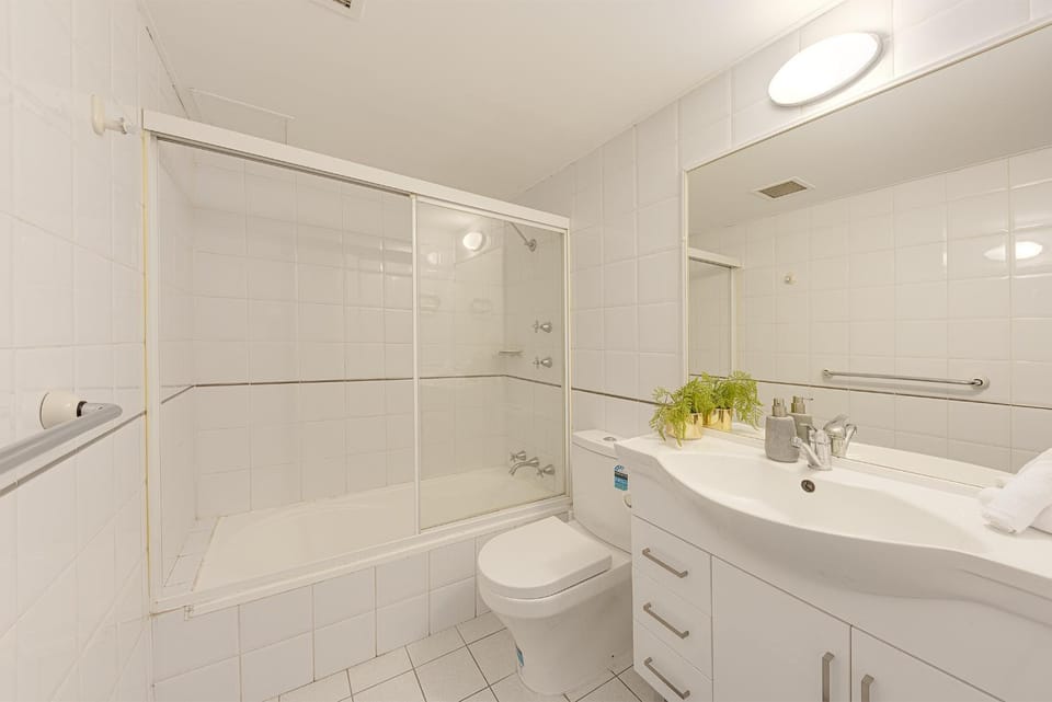 Shower, Toilet, Bathroom, Bath, towels