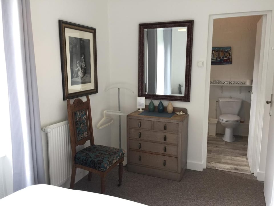 Toilet, Bathroom, Seating area