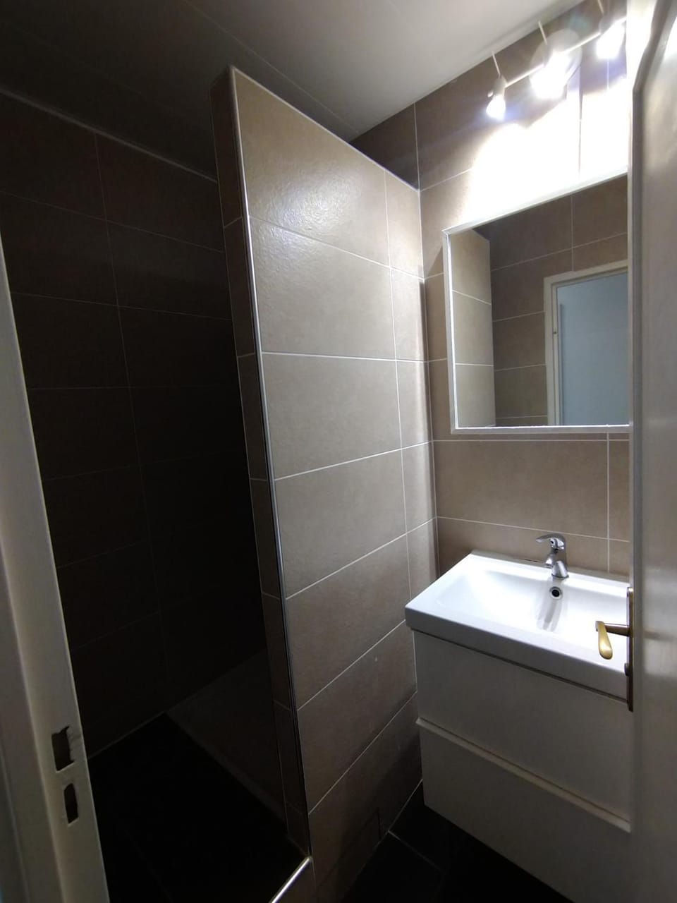 5 mn (450 m) walk Metro/La Defense/3BR/8Pers Apartment in Puteaux