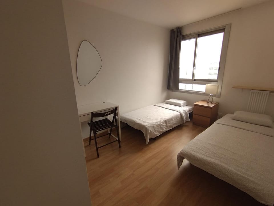 5 mn (450 m) walk Metro/La Defense/3BR/8Pers Apartment in Puteaux