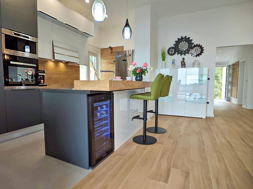 Kitchen or kitchenette, Dining area, dishwasher, minibar, oven, pet friendly, stove