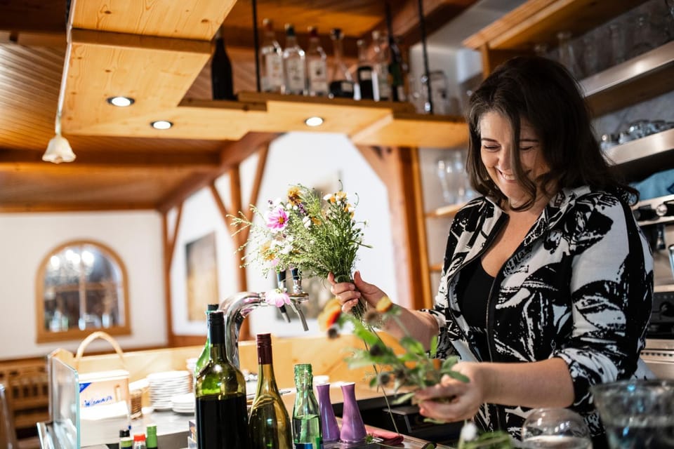Restaurant/places to eat, People