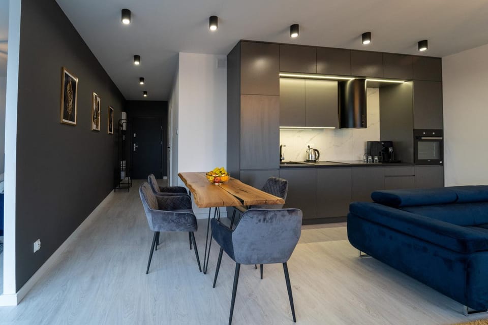 Kitchen or kitchenette, Seating area, Dining area