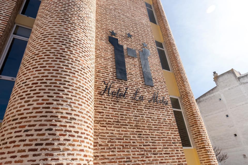 Facade/entrance, Property logo or sign, Decorative detail