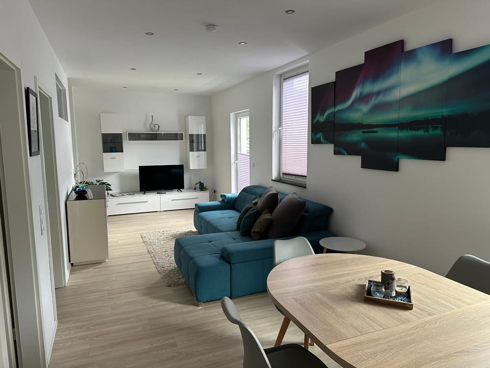 Communal lounge/ TV room, TV and multimedia, Kitchen or kitchenette, Living room, Dining area, Evening entertainment, stove