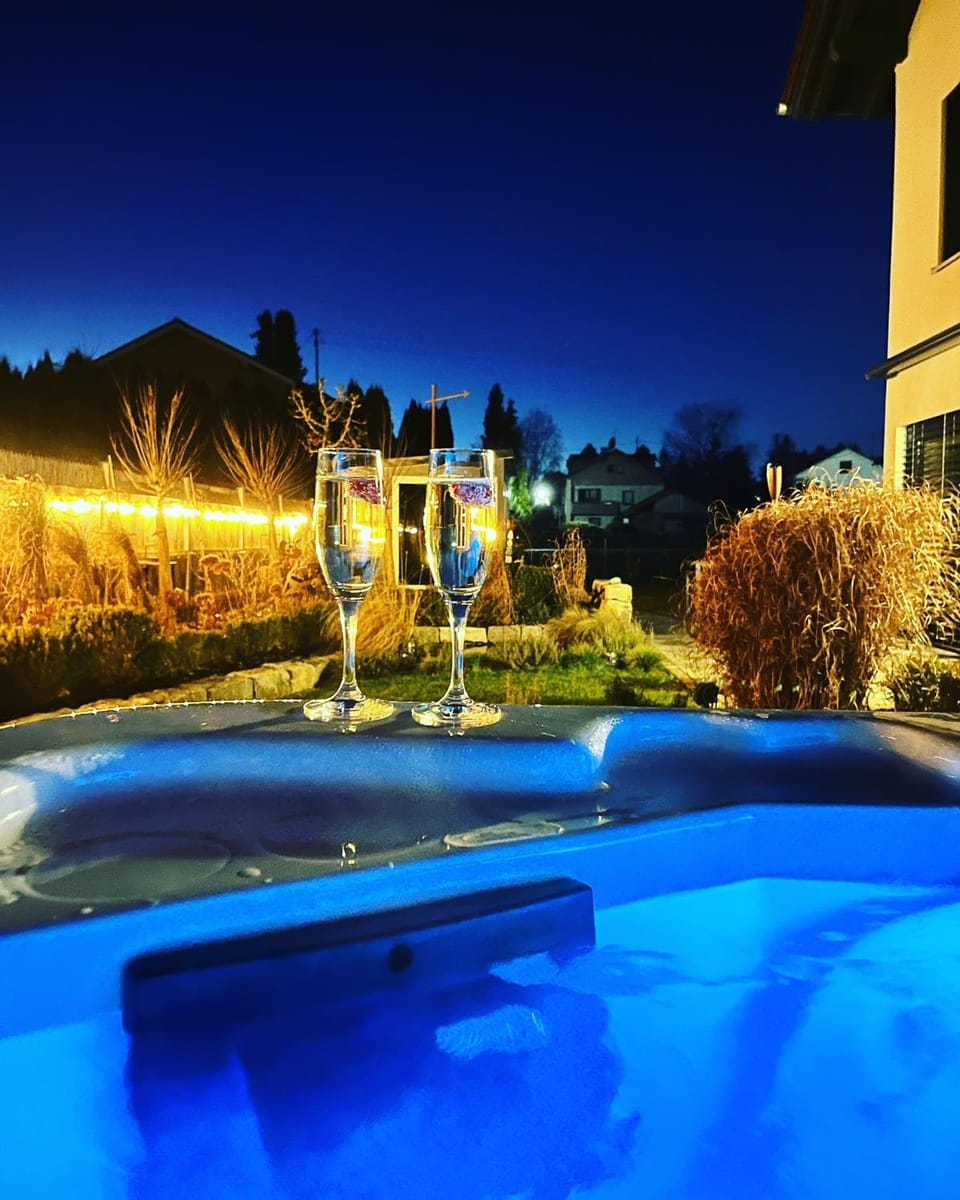 Hot Tub, Swimming pool