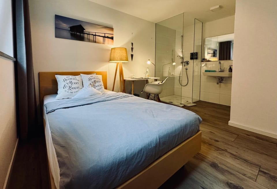 Bed, Bathroom, Photo of the whole room