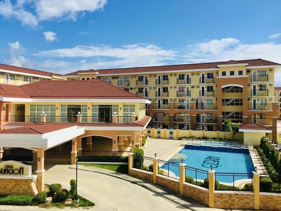 HUGE STUDIO @ Arezzo place Davao condominium Apartment in Davao City