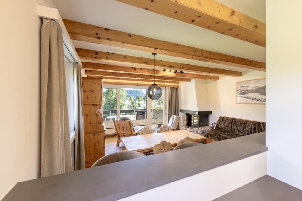 Cosy Apartment facing Piz Rosatsch with eFireplace, Pool & Sauna Apartment in Saint Moritz