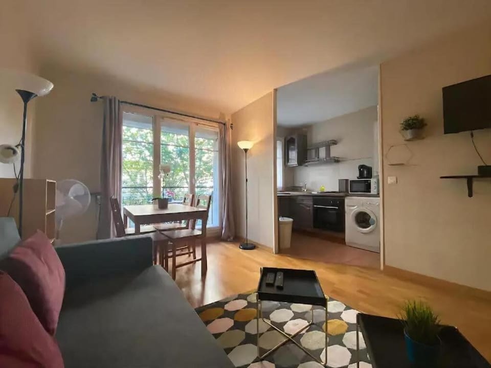 TV and multimedia, Living room, Dining area