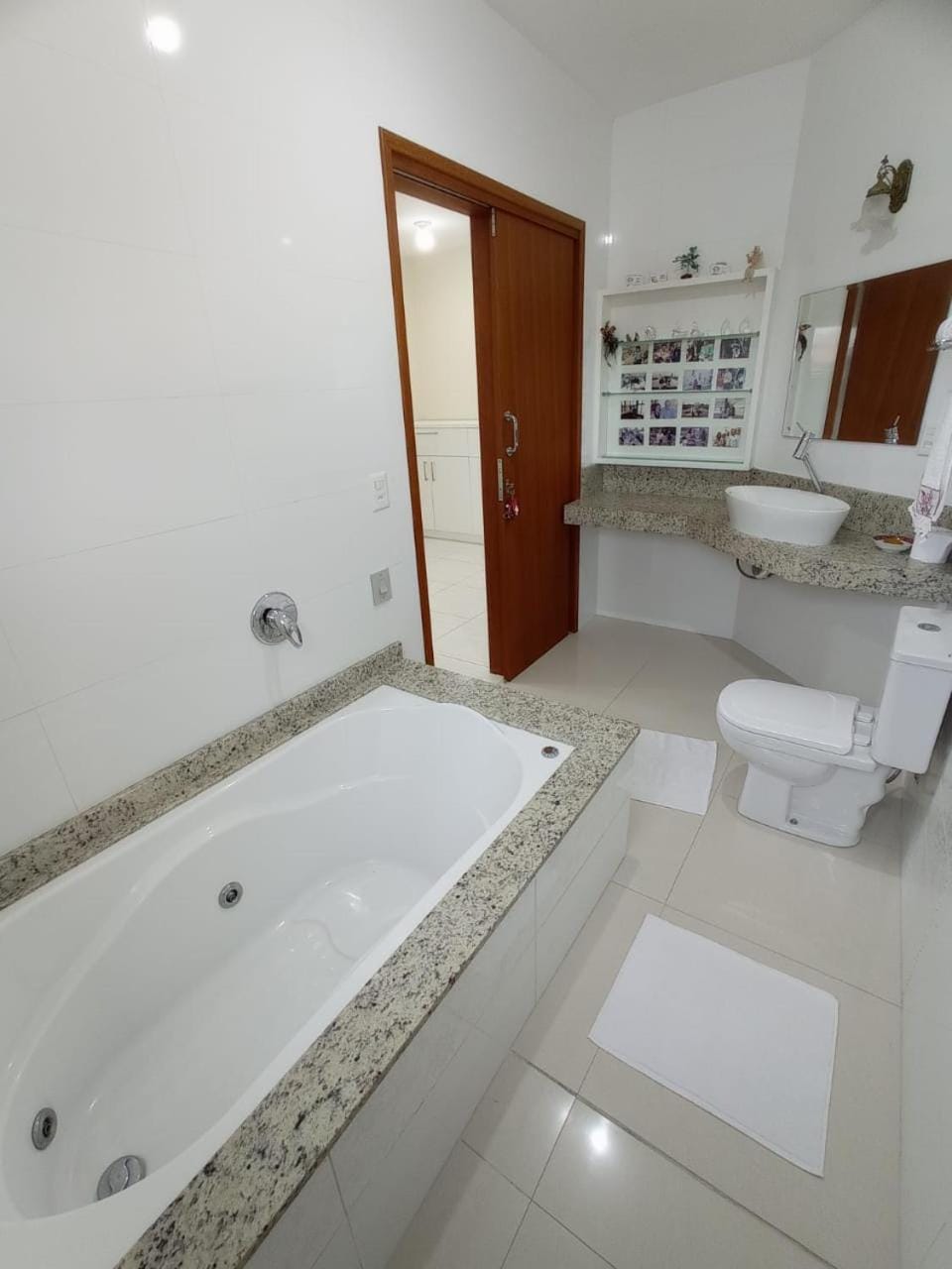 Hot Tub, Bathroom