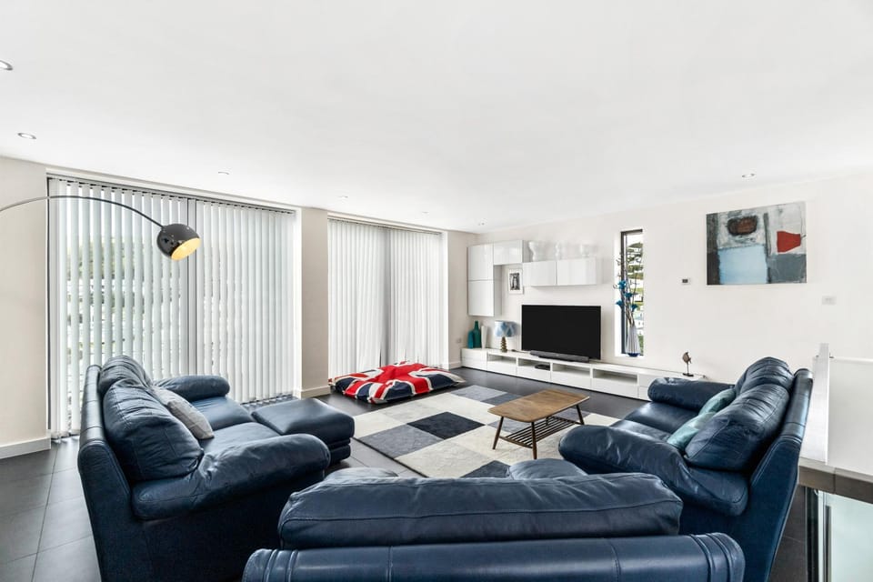 TV and multimedia, Living room, Seating area