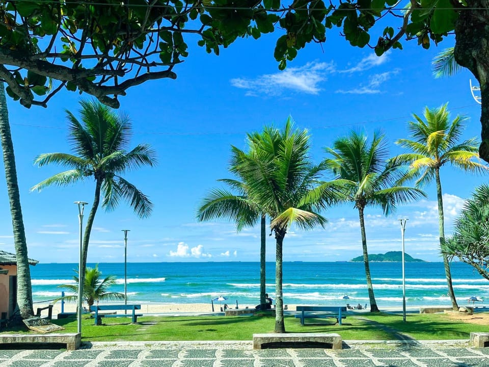 FRENTE PRO MAR - A - Praia do Tombo - Beachfront Apartment in State of São Paulo