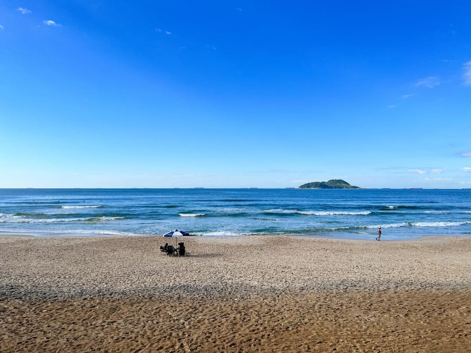FRENTE PRO MAR - A - Praia do Tombo - Beachfront Apartment in State of São Paulo
