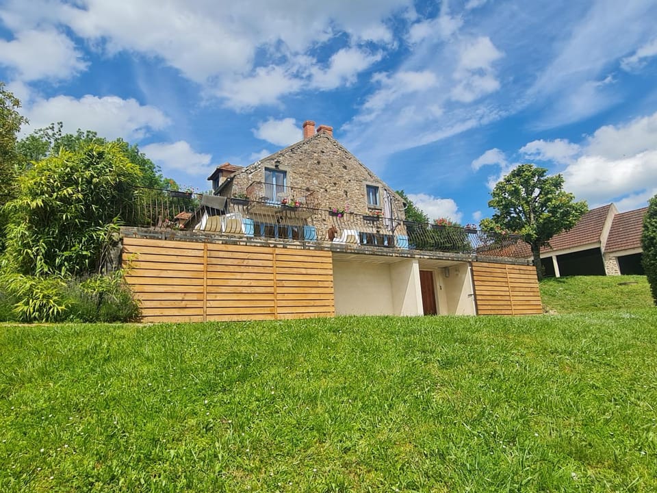 Le Domaine du Crescent House in Bourgogne-Franche-Comté