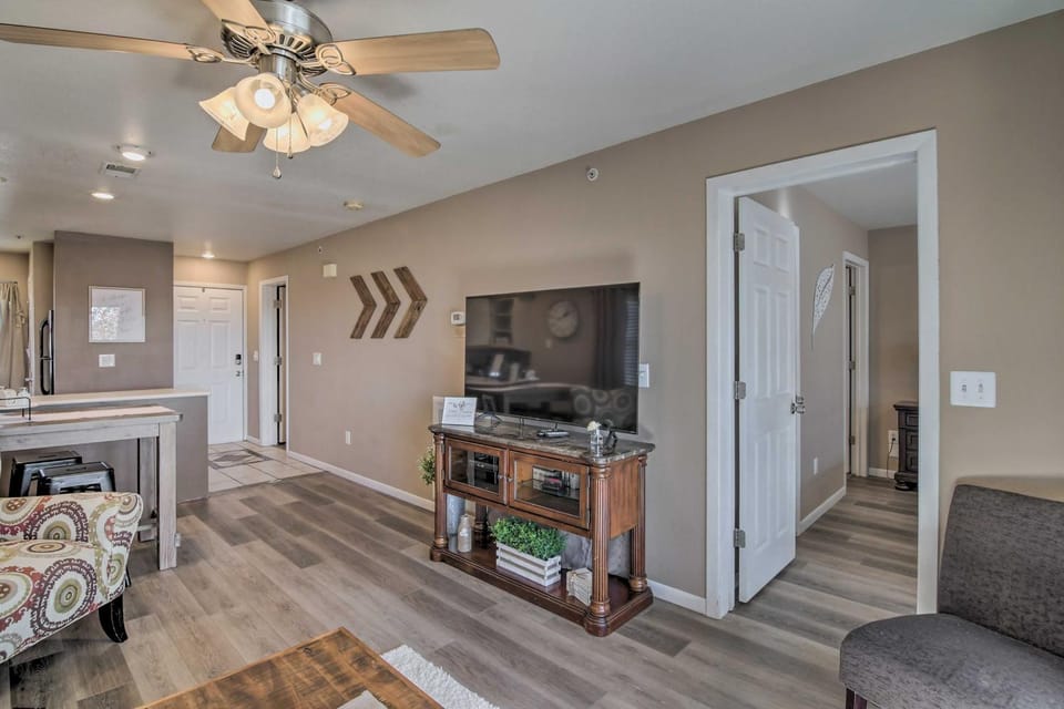 Modern Resort Condo ~ 3 Mi to Branson Landing House in Ozark Mountains