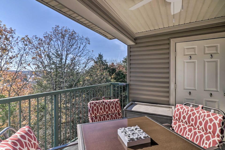 Modern Resort Condo ~ 3 Mi to Branson Landing House in Ozark Mountains