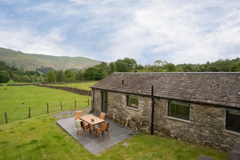 Grasmere Cottage with Stunnng Views by LetMeStay House in Allerdale District