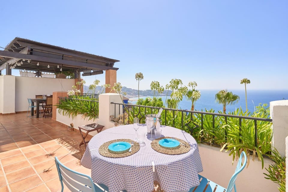 Property building, Balcony/Terrace, Living room