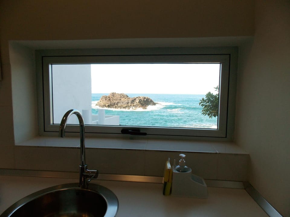 Kitchen or kitchenette, Sea view
