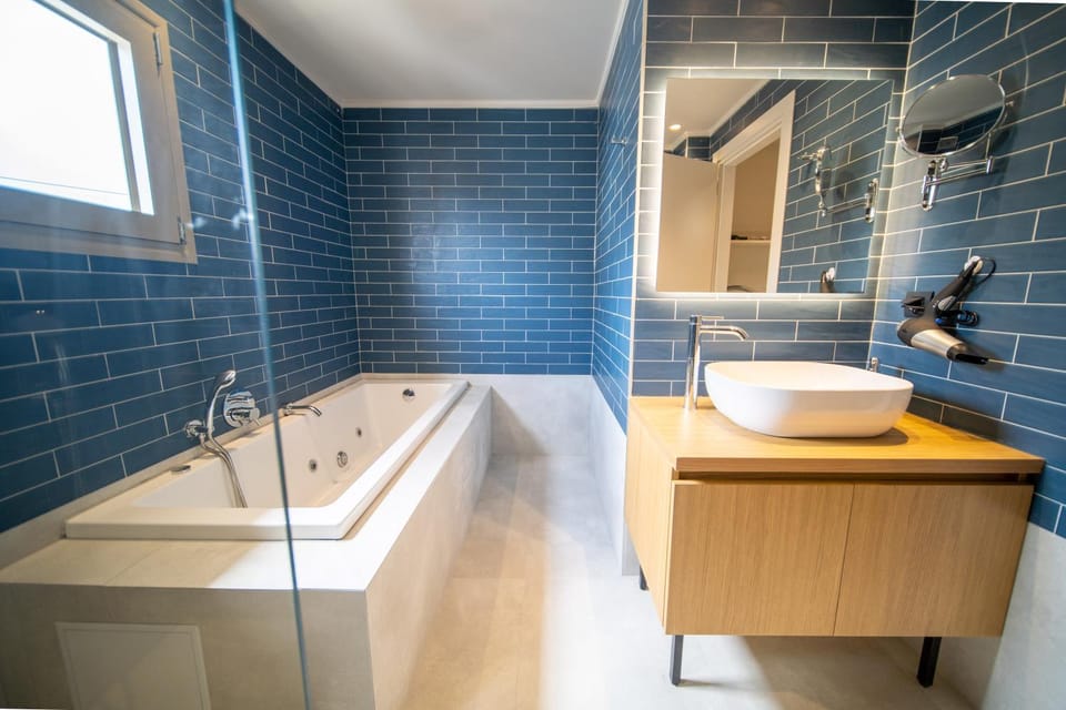 Bathroom, Bath