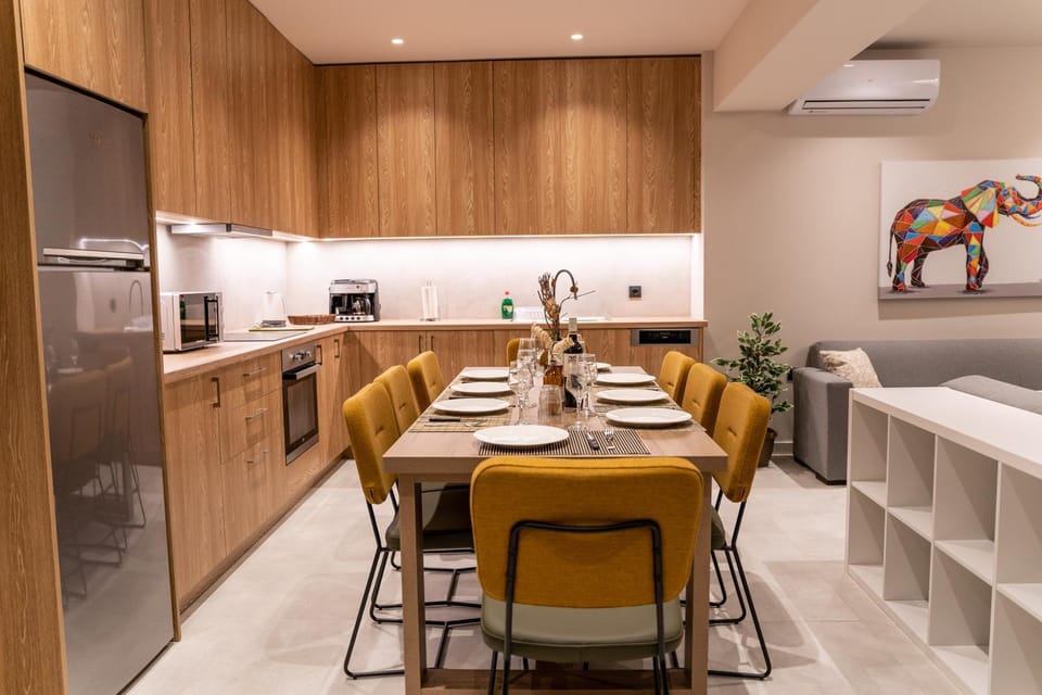 Coffee/tea facilities, Dining area, minibar, kitchen
