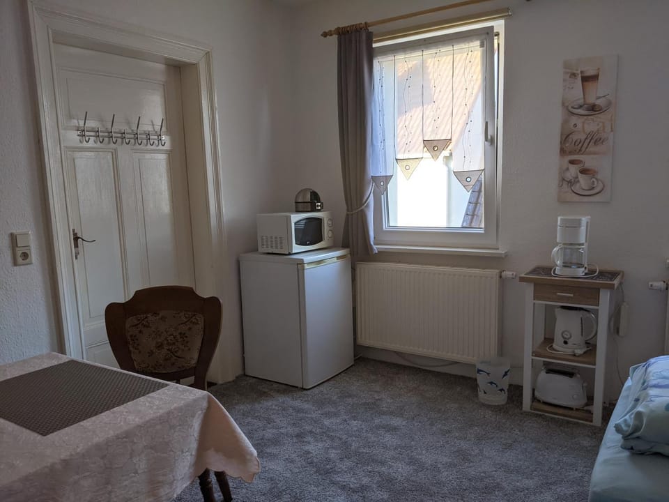 Dining area, minibar, toaster