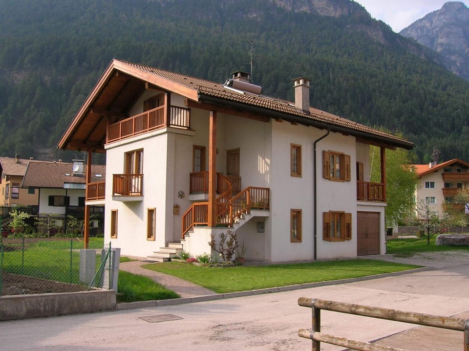 Property building, Facade/entrance, Spring