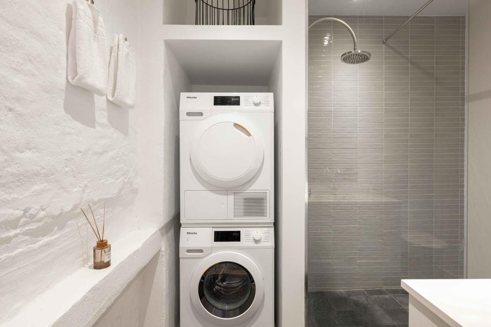 Shower, Bathroom, washing machine, dryer