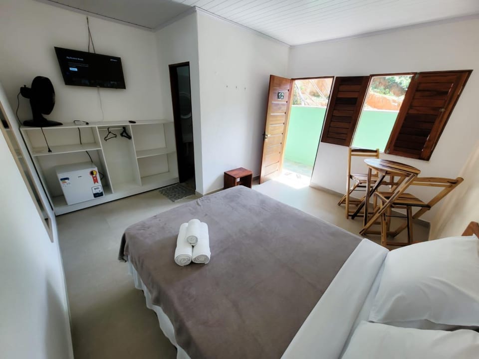 Bed, TV and multimedia, Photo of the whole room, Bedroom, towels, wardrobe