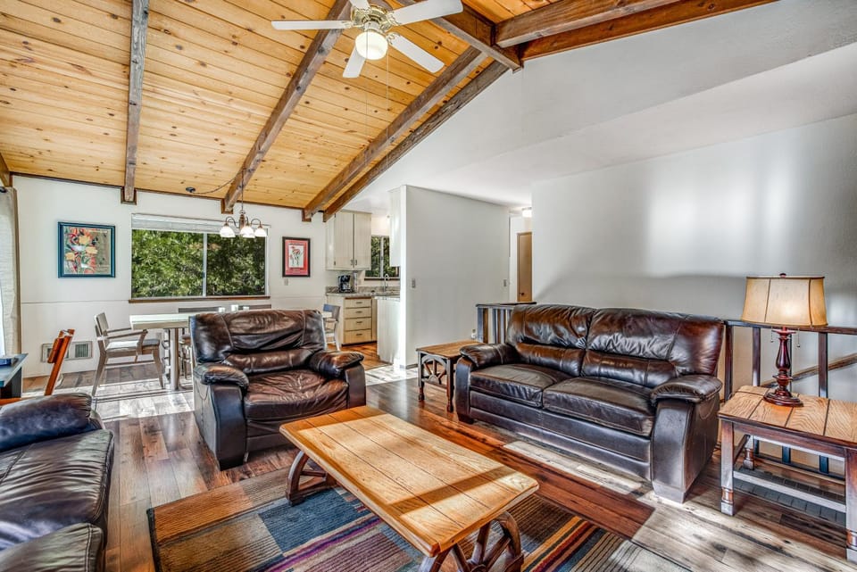 Redwood Escape House in Arnold