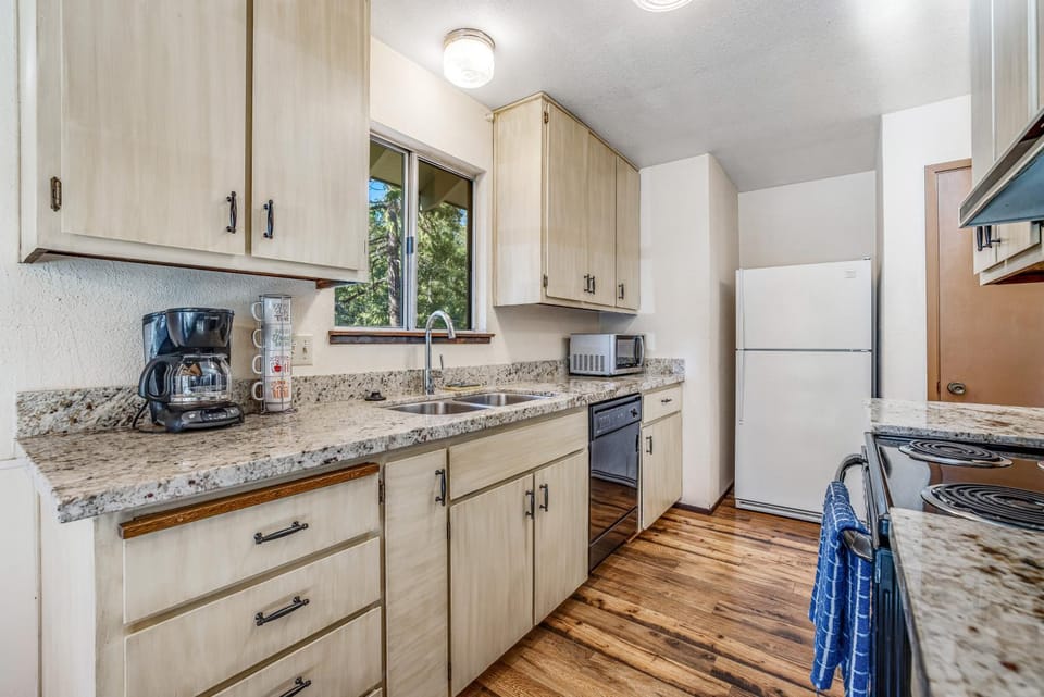 Redwood Escape House in Arnold