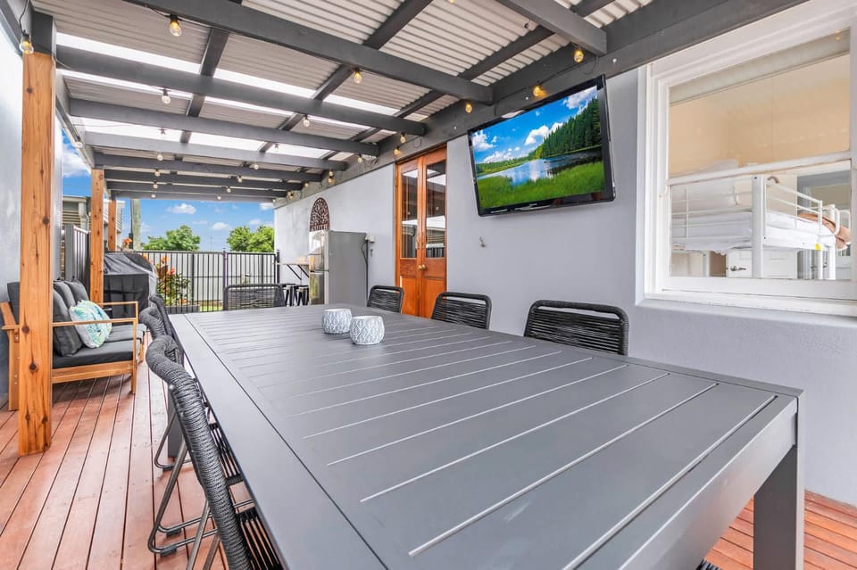 Communal lounge/ TV room, Dining area