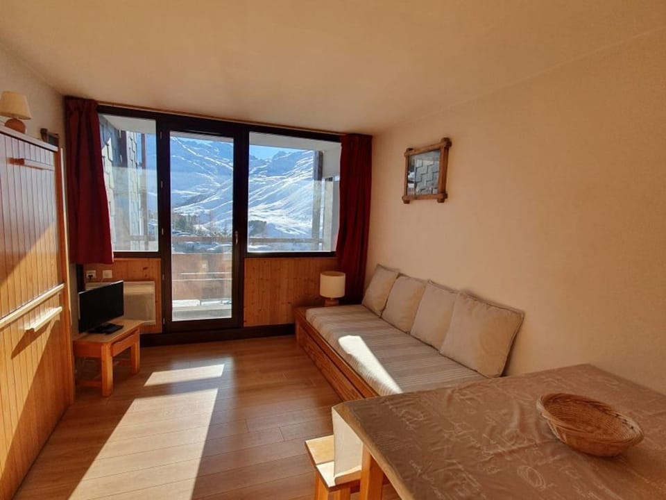 Studio idéalement situé au pied des pistes Les Menuires, 2 pers, balcon sud, parking gratuit - FR-1-178-355 Apartment in Les Allues