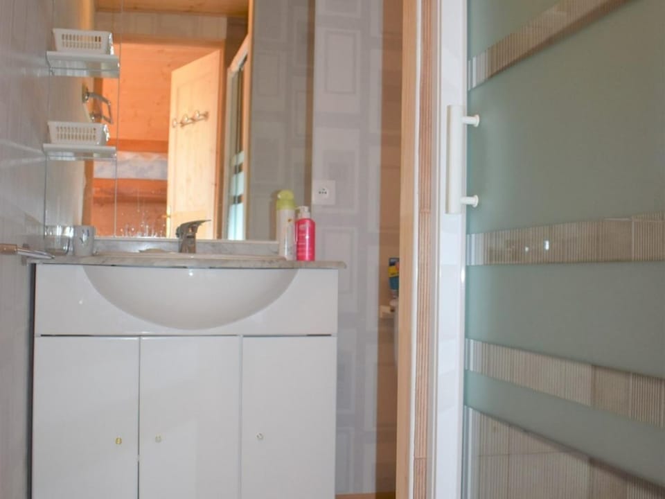 Charmant T2 cabine 35m² avec terrasse, exposition sud-ouest, bien équipé, Bolquère, sans animaux - FR-1-592-37 Cabin in Bolquère