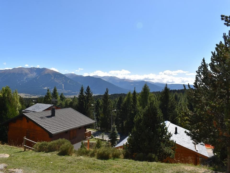 Charmant T2 cabine 35m² avec terrasse, exposition sud-ouest, bien équipé, Bolquère, sans animaux - FR-1-592-37 Cabin in Bolquère