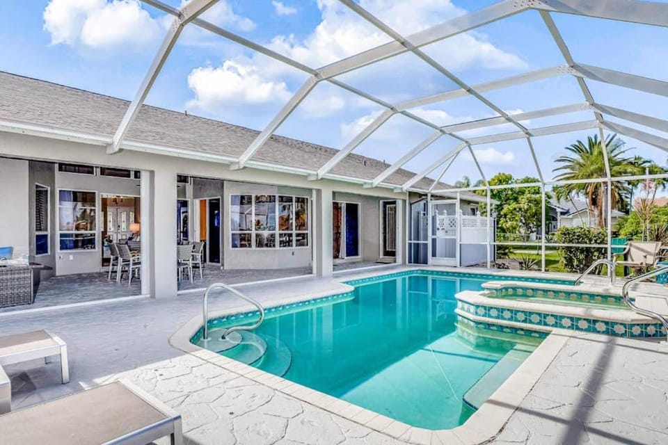 Pelican Paradise House in Cape Coral