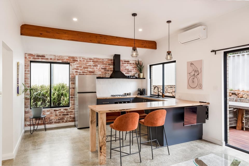 Dining area, kitchen