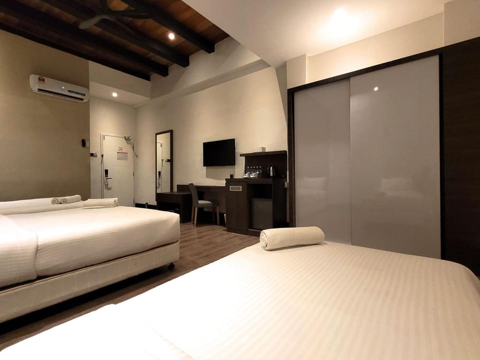 Bed, TV and multimedia, Photo of the whole room, Bedroom, air conditioner