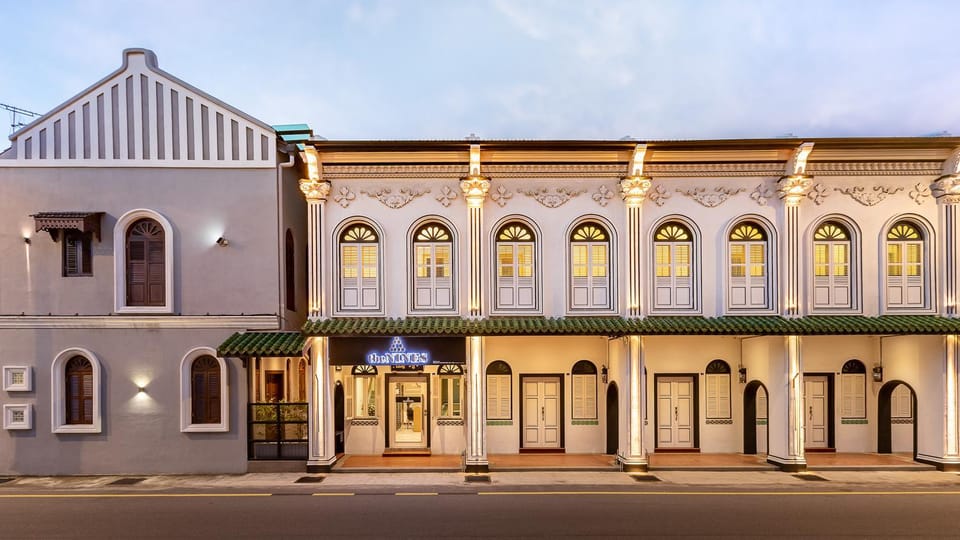 Property building, Facade/entrance, Day, Landmark view, Location