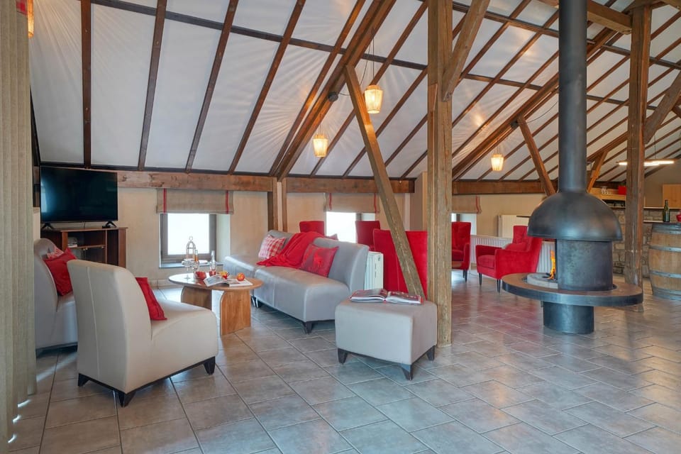 Communal lounge/ TV room, TV and multimedia, Living room, Seating area