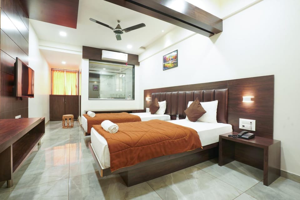 Bed, TV and multimedia, Photo of the whole room