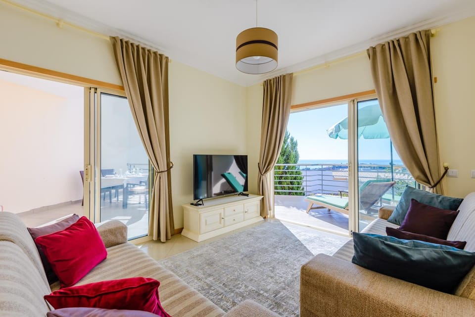 Communal lounge/ TV room, TV and multimedia, Balcony/Terrace, Living room, Seating area, Sea view