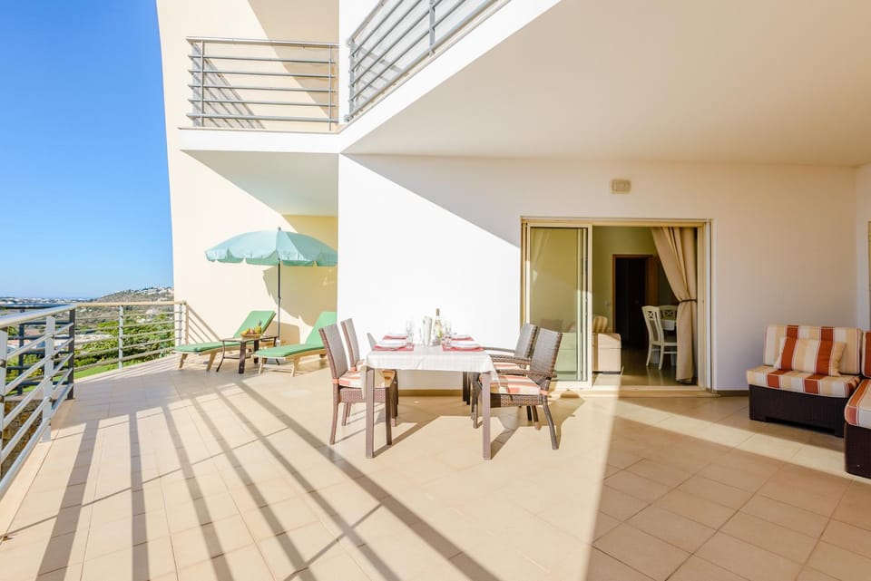 Patio, Balcony/Terrace, Balcony/Terrace, Living room, Seating area, Dining area, City view, Garden view, Sea view, Quiet street view, Inner courtyard view, sunbed