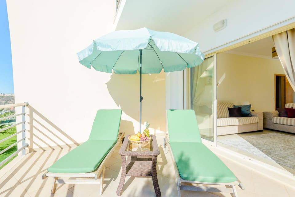 Patio, Communal lounge/ TV room, Balcony/Terrace, Living room, Seating area, sunbed