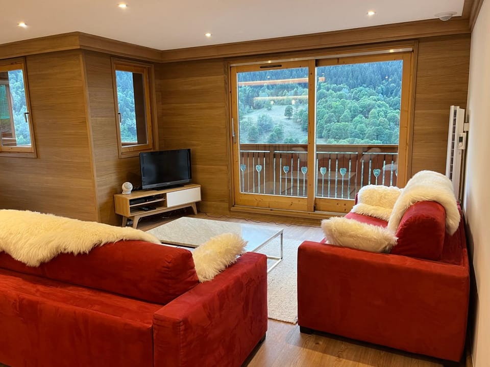 Natural landscape, TV and multimedia, View (from property/room), Living room, Evening entertainment, Mountain view